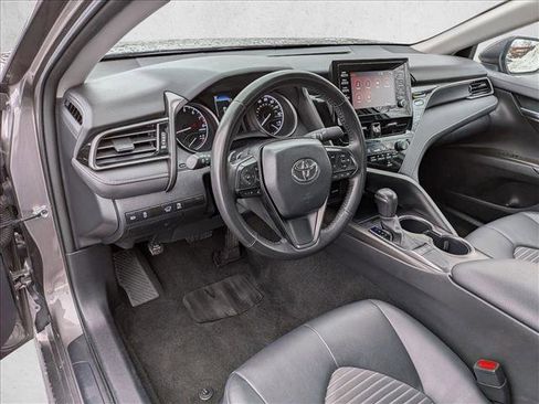 Used 2024 Toyota Camry SE image 10