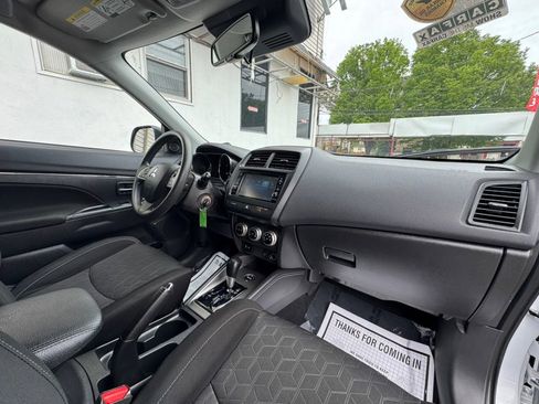 Used 2025 Mitsubishi Outlander Sport AWD image 27