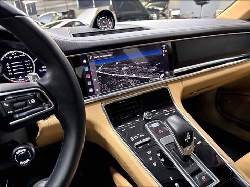 Used 2022 Porsche Panamera 4 Platinum Edition AWD/4WD image 18