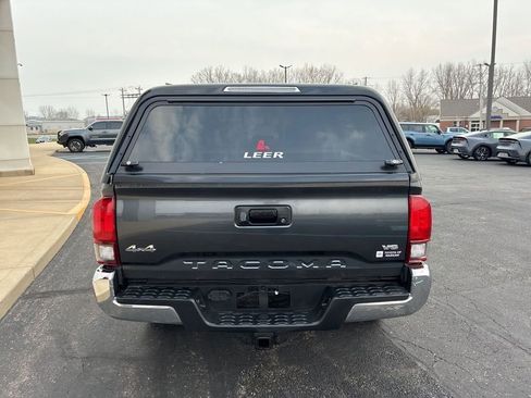 Used 2020 Toyota Tacoma SR5 AWD/4WD image 7