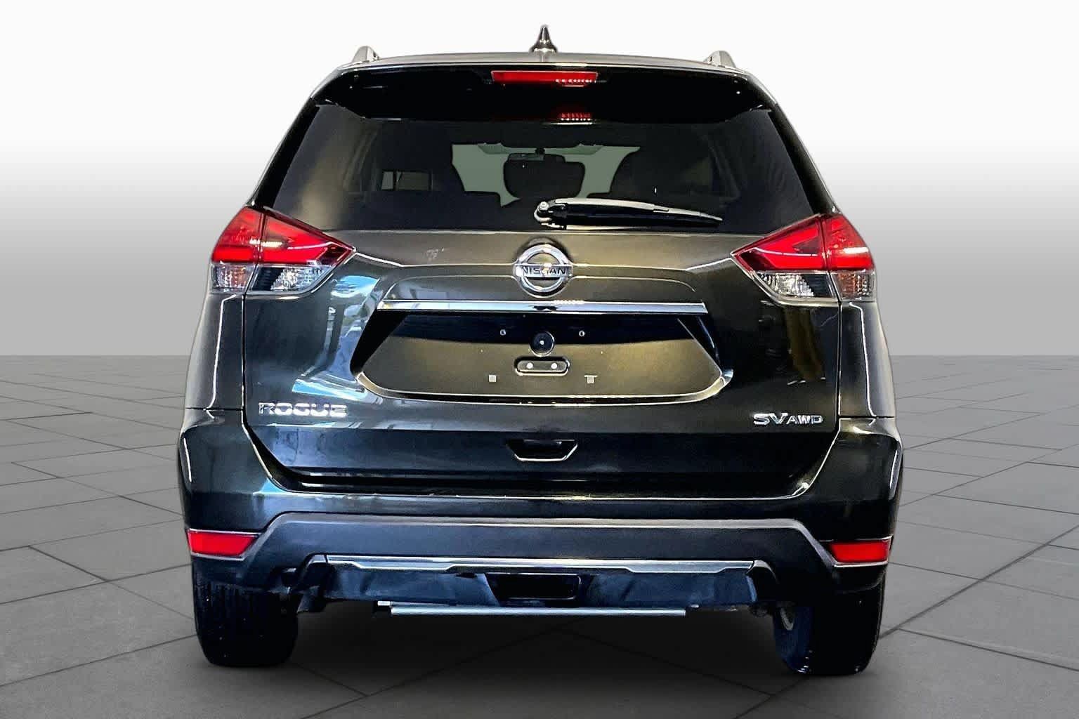 Used 2017 Nissan Rogue SV AWD/4WD image 5