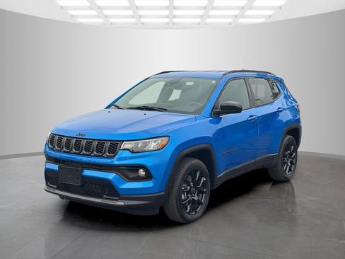 Certified 2025 Jeep Compass Latitude w/ Convenience Group AWD/4WD image 3