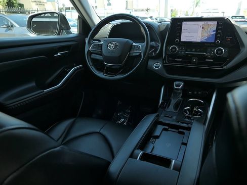 Used 2021 Toyota Highlander XLE FWD image 28