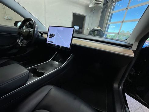 Used 2018 Tesla Model 3 Long Range RWD image 26
