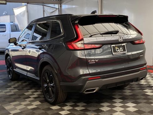 Used 2023 Honda CR-V Sport Touring image 4
