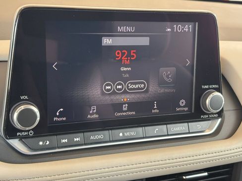 Used 2025 Nissan Rogue SV AWD/4WD image 16