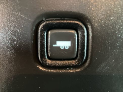 Used 2024 GMC Savana 2500 w/ Driver Convenience Package image 18