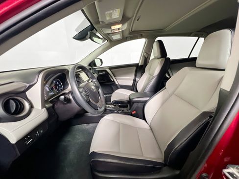 Used 2018 Toyota RAV4 Limited image 14