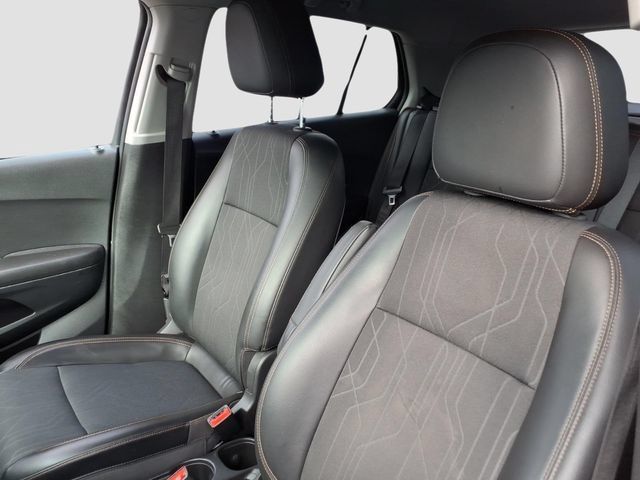Used 2020 Chevrolet Trax LT w/ LT Convenience Package AWD/4WD image 11