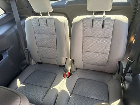 Used 2014 Ford Explorer XLT FWD image 30