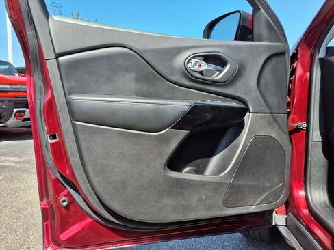 Used 2020 Jeep Cherokee Latitude Plus image 20