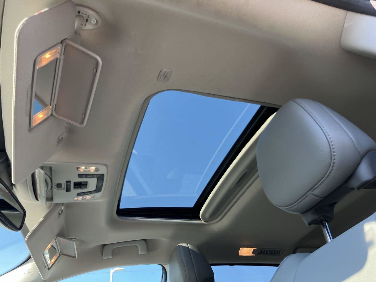 Used 2023 Toyota Sienna XLE FWD image 21