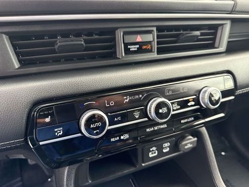 Used 2024 Honda Pilot Touring image 19