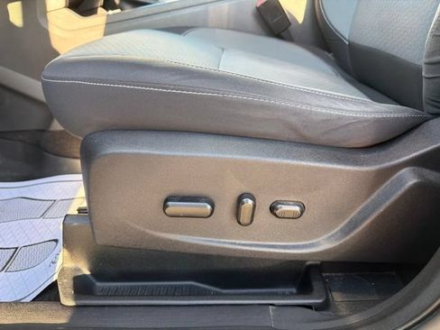 Used 2018 Ford Escape SE w/ Ford Safe & Smart Package FWD image 14