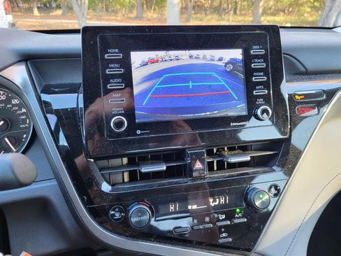 Used 2024 Toyota Camry SE image 17