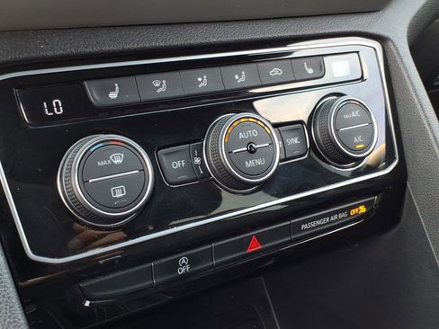 Used 2023 Volkswagen Atlas Cross Sport SE w/ Panoramic Sunroof Package image 27