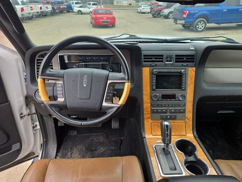 Used 2012 Lincoln Navigator L 4WD image 12