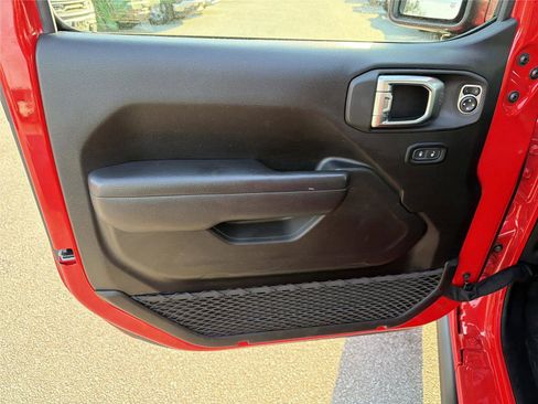 Used 2025 Jeep Wrangler Willys image 8