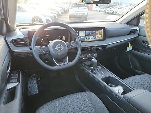 Used 2025 Nissan Kicks SV w/ Charging Package image 11