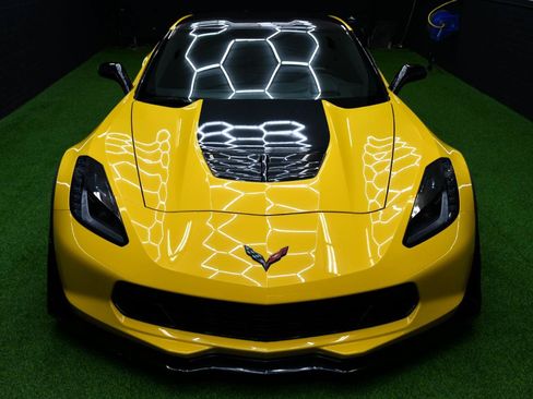Used 2015 Chevrolet Corvette Z06 w/ 3LZ Preferred Equipment Group RWD image 17