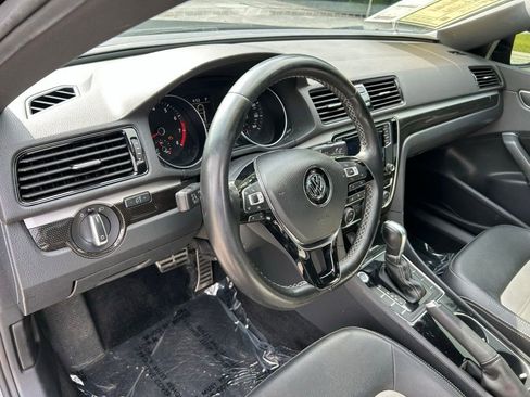 Used 2018 Volkswagen Passat 3.6 FWD image 24