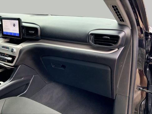 Certified 2024 Ford Explorer XLT RWD image 19