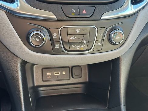 Used 2024 Chevrolet Equinox LS image 25