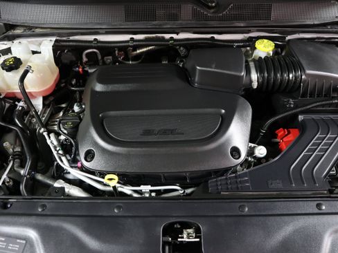 Used 2023 Chrysler Pacifica Limited FWD image 14