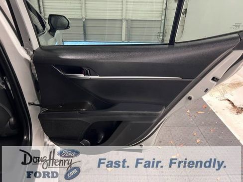 Used 2022 Toyota Camry SE w/ Convenience Package image 33