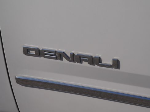 Used 2019 GMC Yukon XL Denali w/ Denali Ultimate Package AWD/4WD image 17