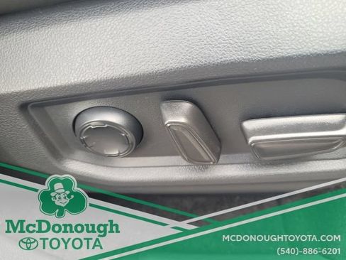 Used 2024 Toyota Sequoia Platinum AWD/4WD image 40