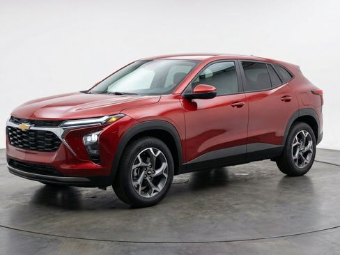 Used 2025 Chevrolet Trax LT FWD image 3