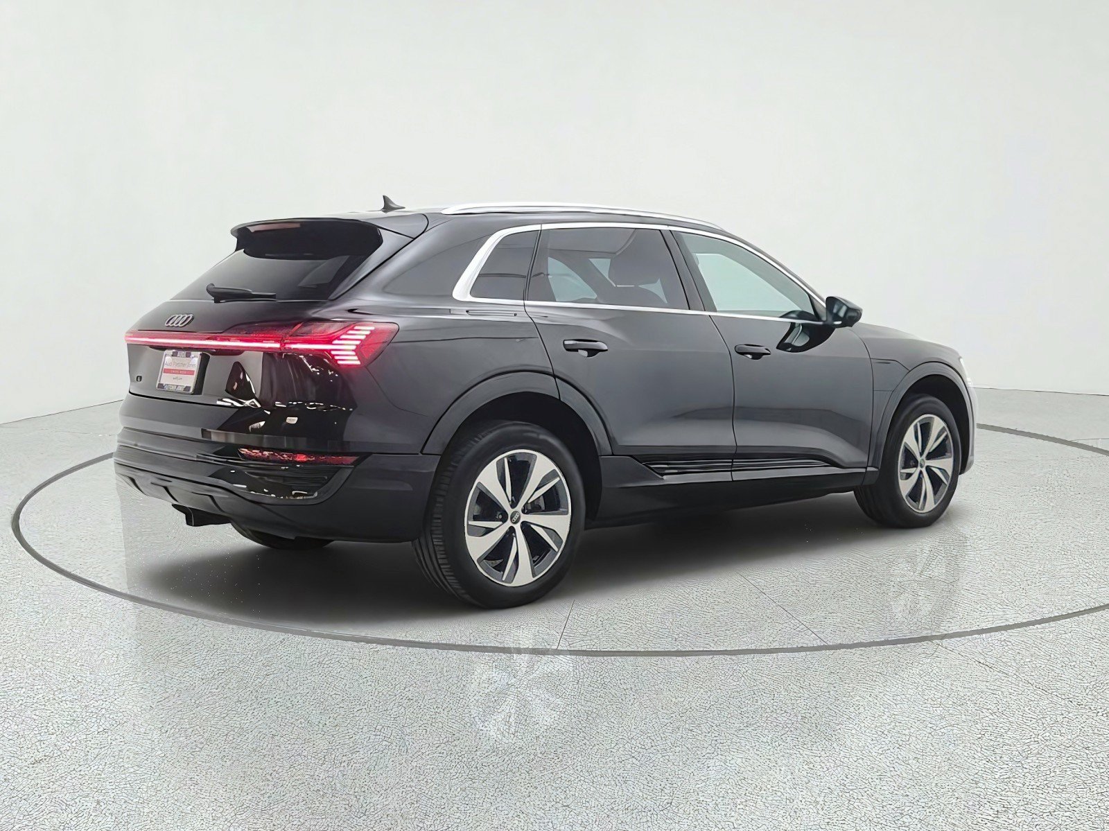 Used 2024 Audi Q8 e-tron Premium Plus AWD/4WD image 5