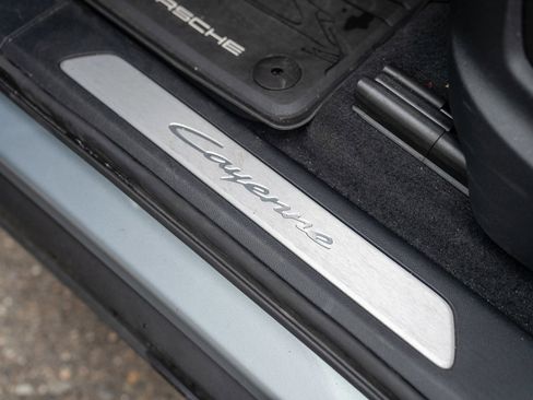Used 2024 Porsche Cayenne image 12
