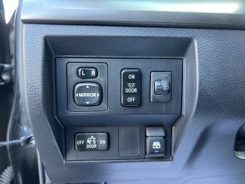 Used 2017 Toyota Tundra SR5 AWD/4WD image 27