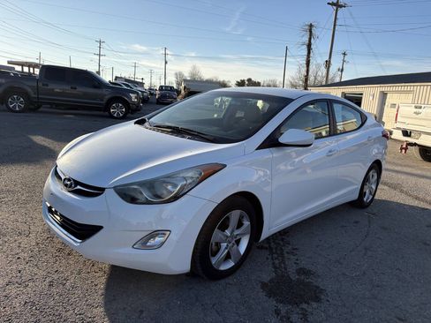 Used 2013 Hyundai Elantra GLS w/ Preferred Pkg image 5