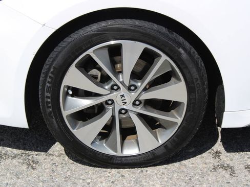 Used 2018 Kia Optima S w/ 18" Alloy Wheels Package image 8