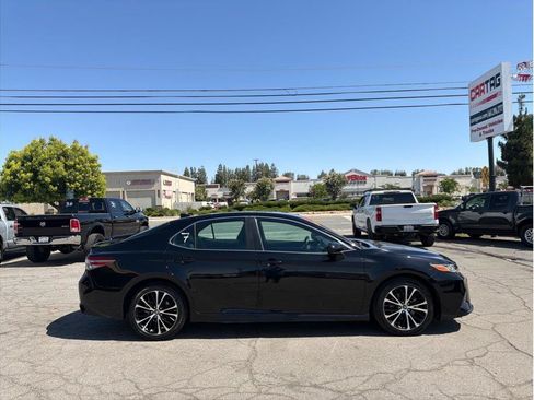 Used 2019 Toyota Camry SE w/ Carpet Mat Package FWD image 4