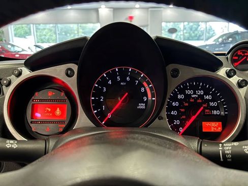 Used 2017 Nissan 370Z Coupe RWD image 22