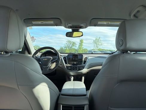 Used 2017 Chevrolet Malibu LT FWD image 14