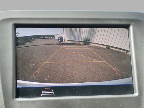 Used 2021 Chevrolet Equinox LT w/ Driver Convenience Package image 24