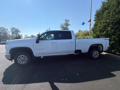 Used 2026 Chevrolet Silverado 2500 LT AWD/4WD image 2