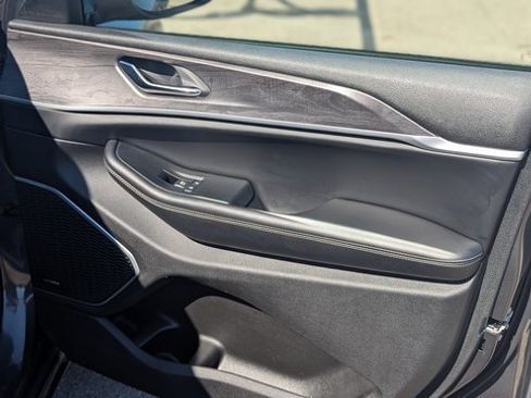 Used 2024 Jeep Grand Cherokee Limited 4xe image 5