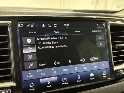 Used 2023 Chrysler Pacifica Touring-L image 14