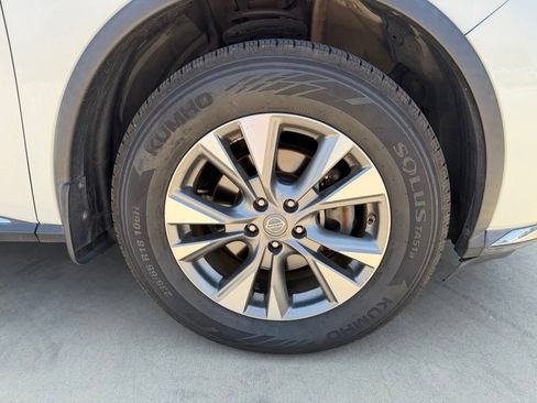 Used 2016 Nissan Murano SV w/ Premium Package FWD image 9