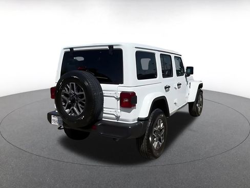 Used 2025 Jeep Wrangler Unlimited Sahara AWD/4WD image 14