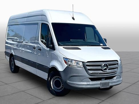 Used 2021 Mercedes-Benz Sprinter 2500 image 3