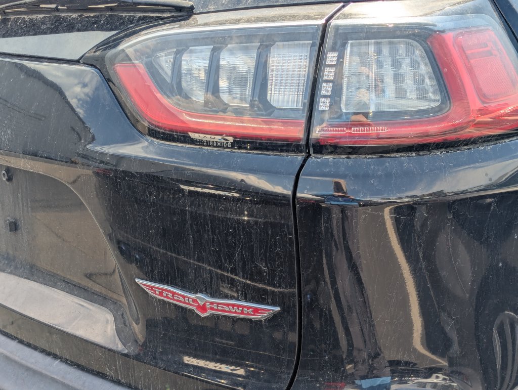 Used 2019 Jeep Cherokee Trailhawk AWD/4WD image 7