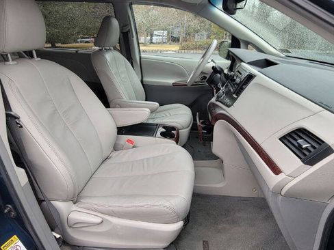 Used 2011 Toyota Sienna XLE image 16