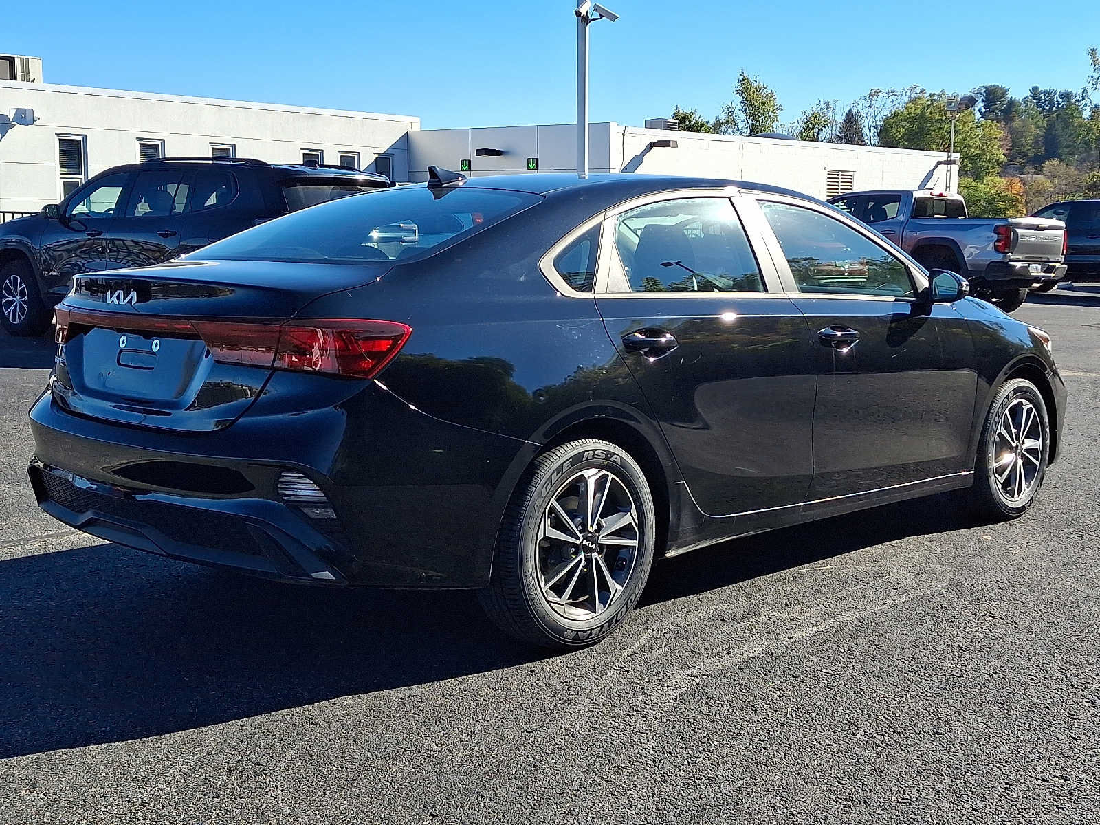 Used 2023 Kia Forte LXS w/ LXS Technology Package FWD image 7